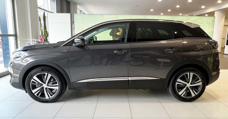 Peugeot 3008 Peugeot 3008: vieni a scoprirla da Jolly Automobili Peugeot SUV Plug In Hybrid profilo laterale linea