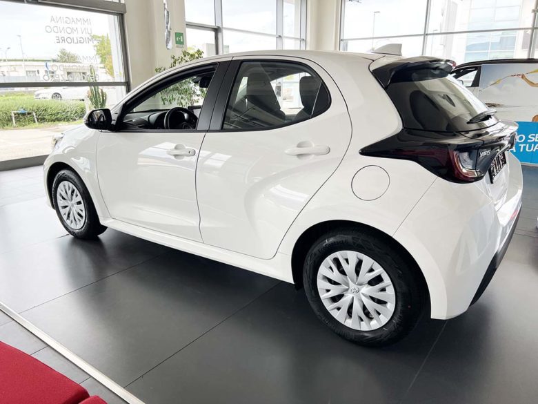 Toyota Toyota Yaris Hybrid: tua da 149 € al mese fino al 30 Novembre 2022 Toyota Yaris Hybrid