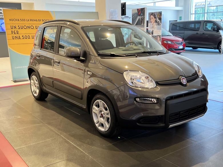 Fiat Panda Fiat Panda: fino al 31 Gennaio 2023 tua da 99 € al mese Fiat Panda Hybrid ancora piu risparmio tra consumi e gestione generale