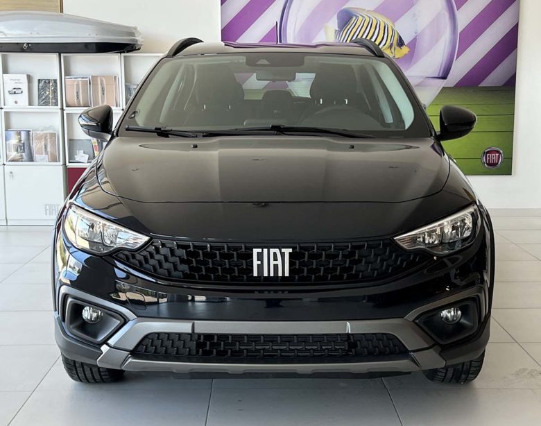 Fiat Fiat Tipo nuova: fino al 31 Dicembre tua da 249 € al mese Fiat Tipo anteriore fari cofano