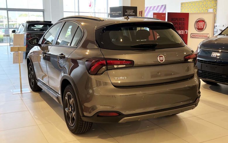 Fiat Fiat Tipo nuova: fino al 31 Dicembre tua da 249 € al mese Fiat Tipo posteriore fari bagagliaio