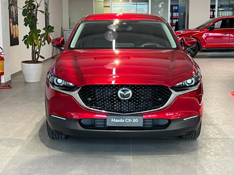 Mazda Mazda CX-30 risveglia il guidatore che è in te. Tua da 285 € al mese Mazda CX frontale