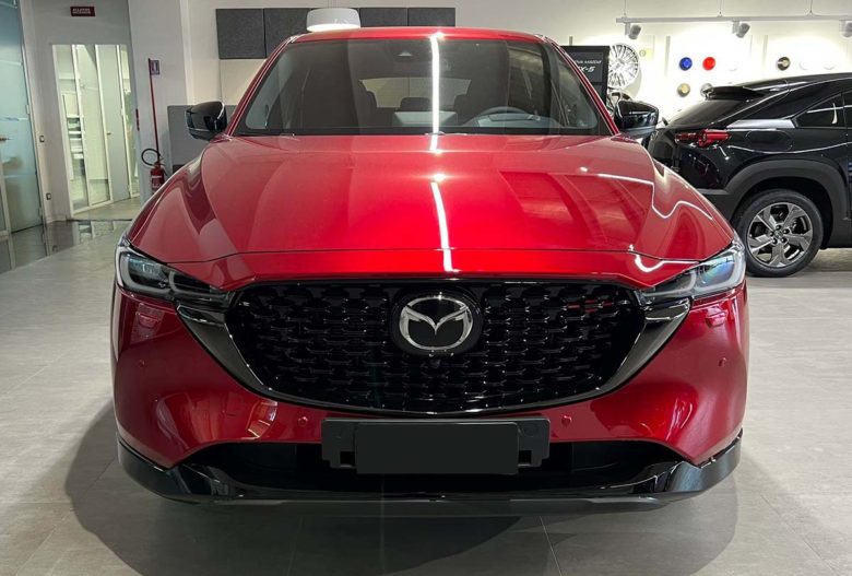 Mazda Mazda CX-5 in pronta consegna per te da Jolly Auto. Guarda le foto della vettura Mazda CX versione homura pronta consegna anteriore