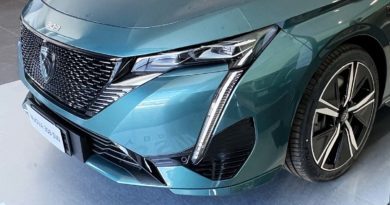 Peugeot Peugeot 308 SW: fino al 31 Dicembre 2022 tua da 299 € al mese Peugeot SW firma luminosa anterore cerchi cofano frontale