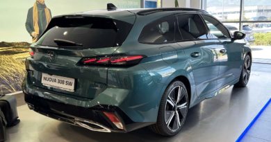 Peugeot Peugeot 308 SW: fino al 31 Dicembre 2022 tua da 299 € al mese Peugeot SW posteriore cerchi firma luminosa