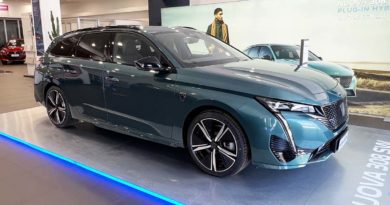 Peugeot Peugeot 308 SW: fino al 31 Dicembre 2022 tua da 299 € al mese Peugeot SW profilo laterale firma luminosa anterore cofano cerchi