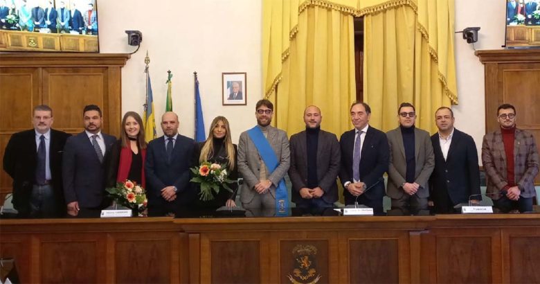 Luca Di Stefano Provincia, tre avvicendamenti in Consiglio. Il Presidente Luca Di Stefano saluta i nuovi consiglieri Consiglio Provinciale