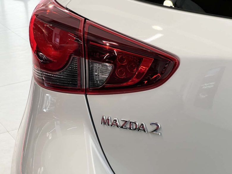 Mazda2 Mazda2: Agile, elegante, distintiva. Scoprila da Jolly Auto Mazda