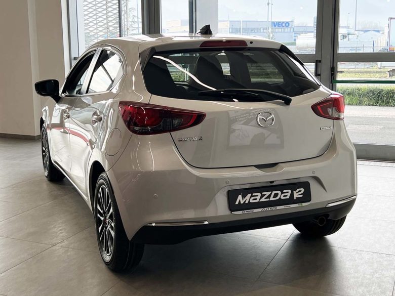 Mazda2 Mazda2: Agile, elegante, distintiva. Scoprila da Jolly Auto Mazda