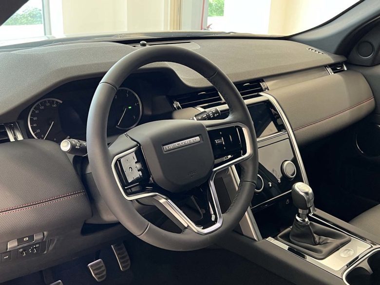 Land Rover Discovery Land Rover Discovery Sport: scegli il modello più adatto al tuo stile. Tua con Leasing Jump+ Nuova Land Rover Discovery Sport X Class