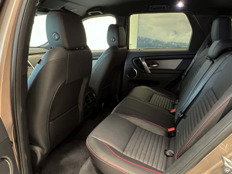Land Rover Discovery Land Rover Discovery Sport: scegli il modello più adatto al tuo stile. Tua con Leasing Jump+ Nuova Land Rover Discovery Sport X Class x