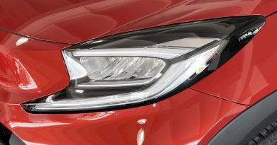 Toyota Toyota Aygo X: fino al 31 Gennaio 2023 tua da 119 € al mese Toyota Aygo X firma luminosa anteriore fari anteriori