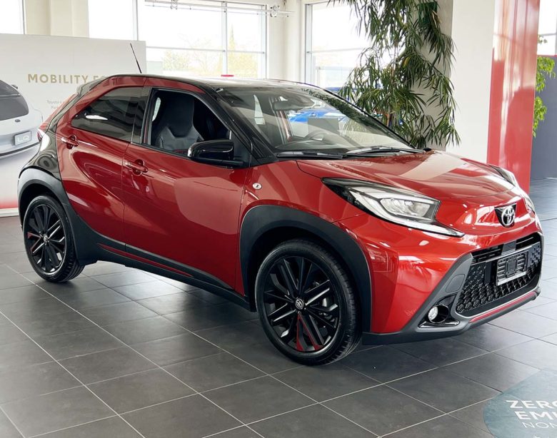 Toyota Toyota Aygo X: fino al 31 Gennaio 2023 tua da 119 € al mese Toyota Aygo X profilo laterale design linea
