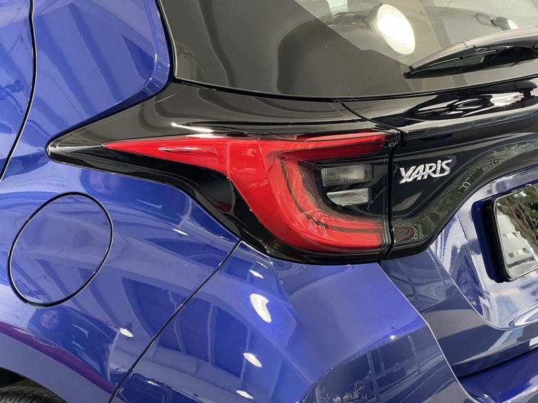 Toyota Toyota Yaris Hybrid: l’ibrido migliore di sempre. Fino al 31 Gennaio 2023 tua da 129 € al mese Toyota Yaris firma luminosa posteriore