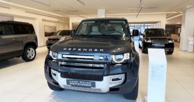 Land Rover Defender frontale fari cofano