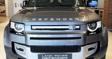 Land Rover Defender frontale fari cofano versione tre porte