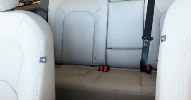Land Rover Defender interni e sedili posteriori