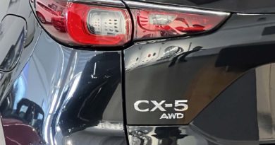 Mazda CX faro posteriore firma luminosa
