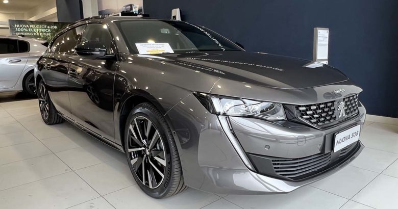 Peugeot 508 scontata (-6.000 €) in pronta consegna da Jolly Automobili Peugeot SW anteriore laterale fari cerchi colore