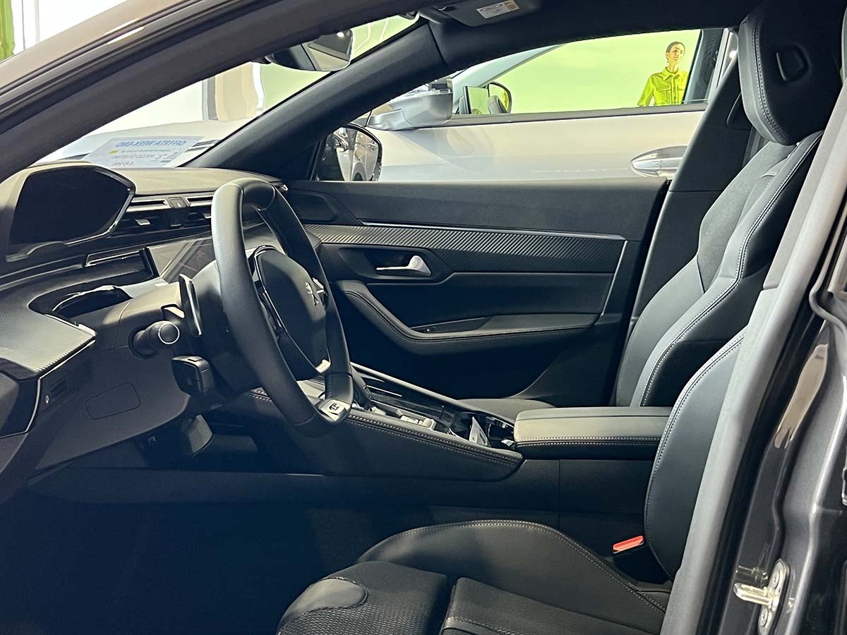 Peugeot 508 scontata (-11.700 €) in pronta consegna da Jolly Automobili Peugeot SW interni sedili anteriori tessuto