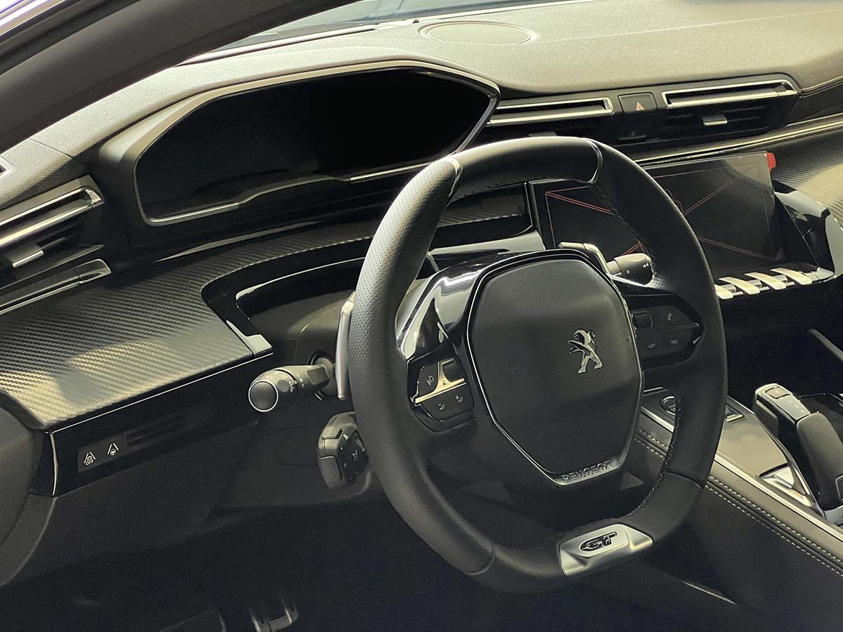 Peugeot 508 scontata (-11.700 €) in pronta consegna da Jolly Automobili Peugeot SW interni volante cruscotto infotainment