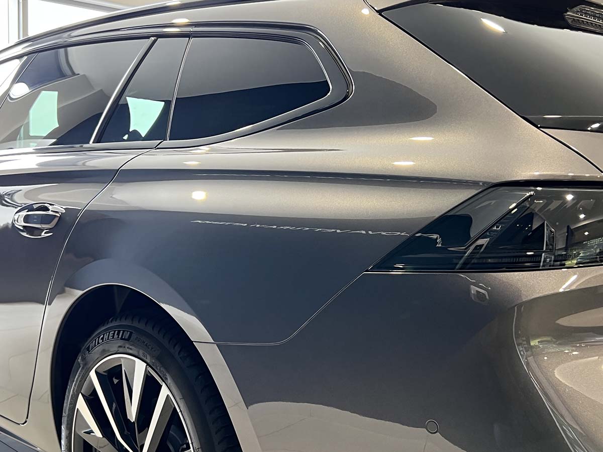 Peugeot 508 scontata (-11.700 €) in pronta consegna da Jolly Automobili Peugeot SW posteriore laterale design