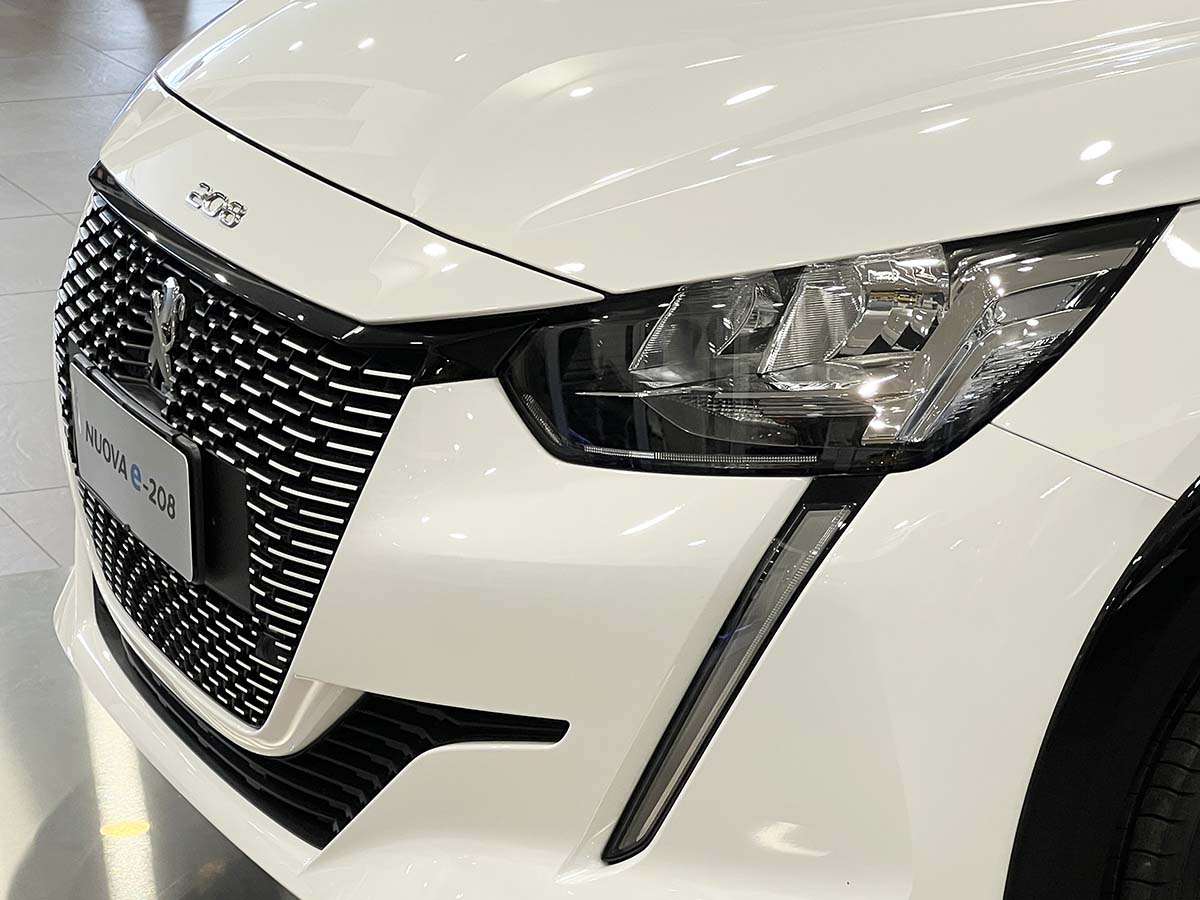P Peugeot elettrica firma luminosa dente leone