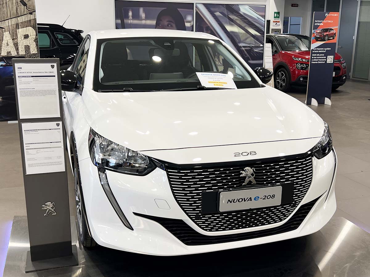 P Peugeot elettrica frontale fari cofano