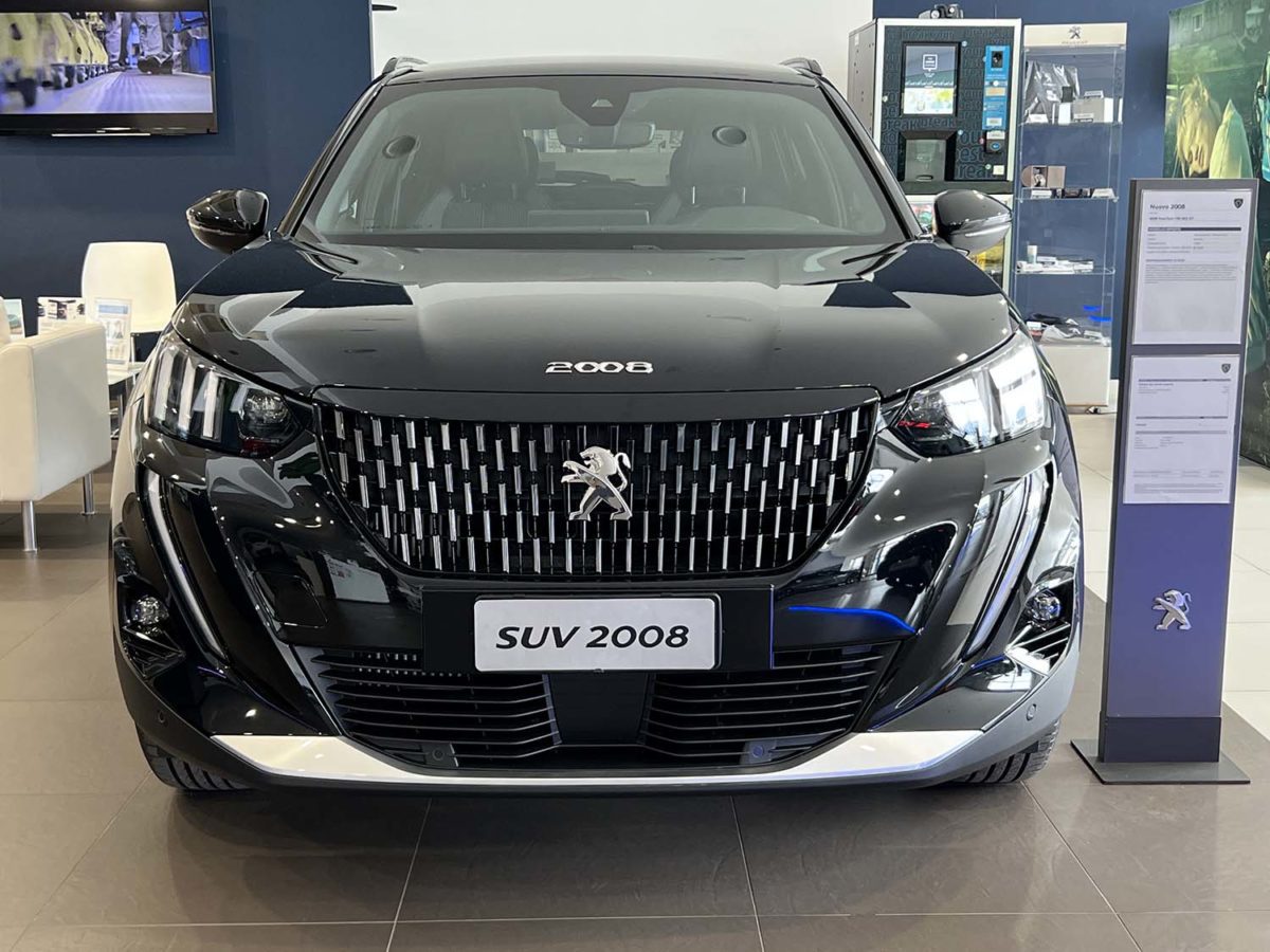 Peugeot 2008: il 2023 inizia bene e promette meglio Peugeot frontale