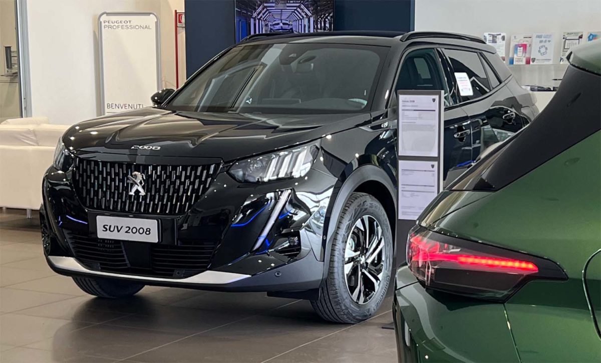 Peugeot 2008: il 2023 inizia bene e promette meglio Peugeot frontale e laterale