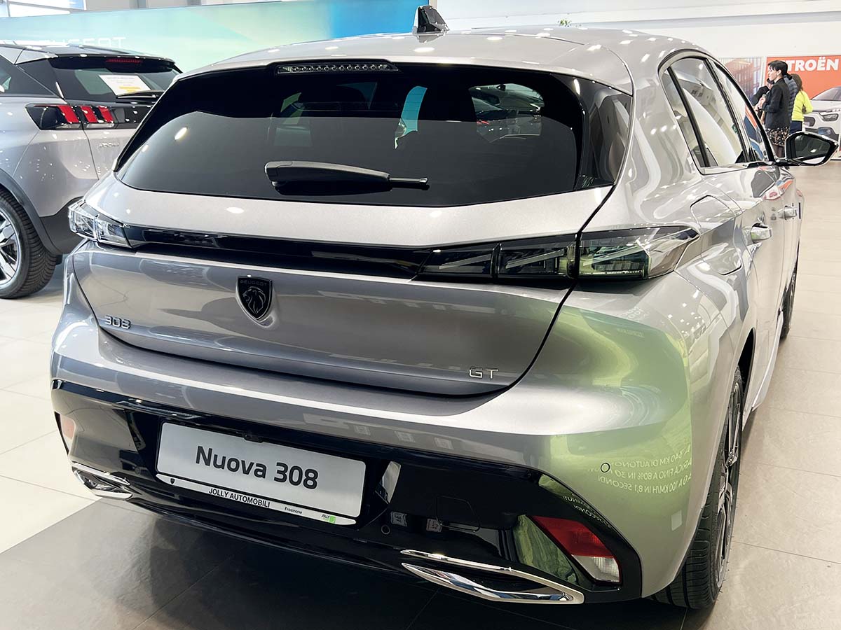 Peugeot 308 BlueHDi GT Pack scontata (-4.800) in pronta consegna da Jolly Automobili Peugeot posteriore fari lunotto