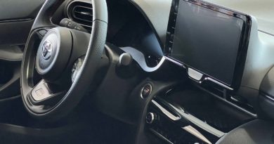 Toyota Yaris Cross è l’auto del momento: tua da 188 € al mese fino al 28 Febbraio 2023 Toyota Yaris Cross interno volante infotainment
