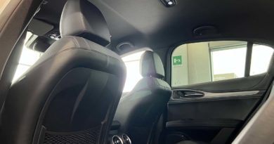 Alfa Romeo Stelvio Competizione: lo stile audace di un’emozione senza tempo Alfa Romeo Stelvio Competizione interni posteriori