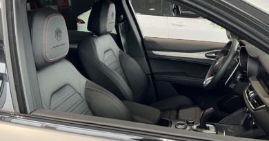 Alfa Romeo Stelvio Competizione: lo stile audace di un’emozione senza tempo Alfa Romeo Stelvio Competizione interno sedili