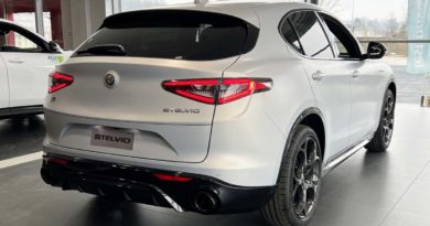 Alfa Romeo Stelvio Competizione: lo stile audace di un’emozione senza tempo Alfa Romeo Stelvio Competizione posteriore