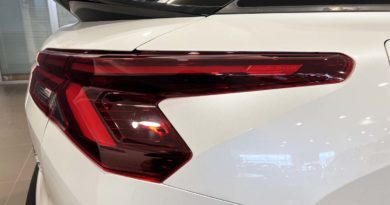 Citroën C5 X Hybrid: vieni a scoprirla da Jolly Automobili Citroen C X firma luminosa posteriore