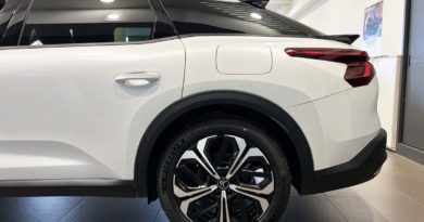 Citroën C5 X Hybrid: vieni a scoprirla da Jolly Automobili Citroen C X profilo laterale posteriore