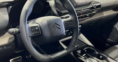 Citroën C5 X Hybrid: vieni a scoprirla da Jolly Automobili Citroen C X volante interno