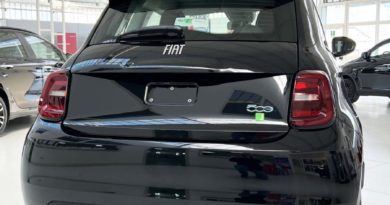 Fiat 500 Elettrica: fino al 31 Marzo 2023 tua con Leasys Miles. Scopri l’offerta Fiat Elettrica veduta posteriore dal basso