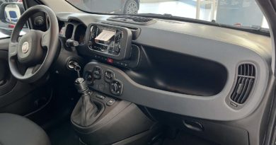 Fiat Panda: fino al 31 Marzo 2023 tua da Fiat Panda Hybrid interno cruscotto volante portaoggetti