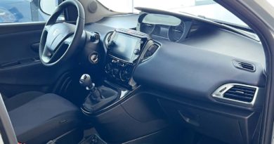 Lancia Ypsilon: fino al 31 Marzo tua da 189 € al mese con finanziamento e rottamazione Lancia Ypsilon interni anteriori
