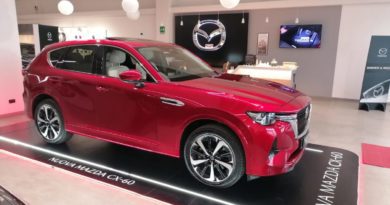 Mazda CX-60 in pronta consegna da Jolly Auto Mazda CX profilo laterale e anteriore