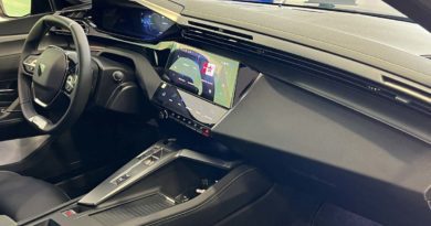 Bozza automatica Peugeot interni cruscotto volante i cockpit