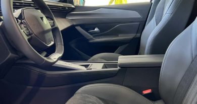 Peugeot 408: nuova, colore Grigio Titanium e in pronta consegna Peugeot interno sedili
