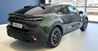 Peugeot 408: nuova, grigio titanium, in pronta consegna Peugeot profilo laterale e posteriore
