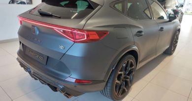 CUPRA Formentor CUPRA Formentor VZ5 390 CV edizione limitata: in pronta consegna per te da Jolly Motor CUPRA Formentor VZ frontale posteriore laterale passeggero
