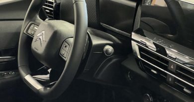 Citroen C3 Citroën C3 Aircross e C4 in pronta consegna con extrasconto fino al 30 Aprile Citroen C interno volante infotainment