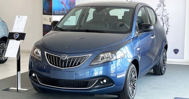 Lancia Ypsilon GPL: fino al 30 Aprile 2023 tua da 189 euro al mese Lancia Ypsilon anteriore