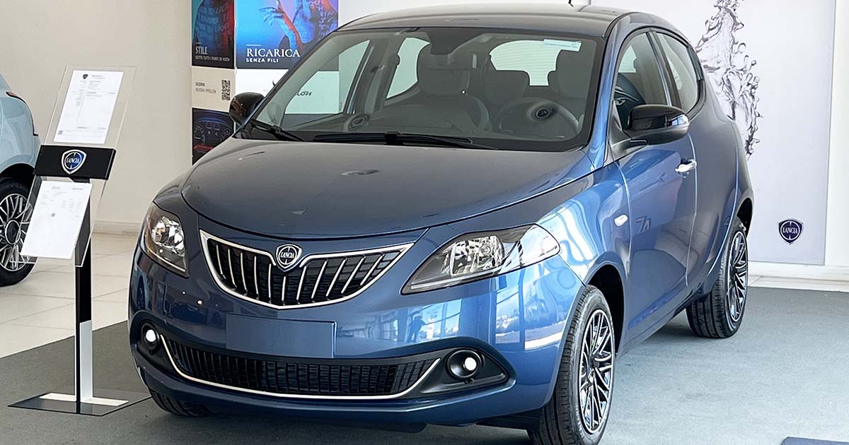 Lancia Ypsilon GPL: fino al 30 Aprile 2023 tua da 189 euro al mese Lancia Ypsilon anteriore