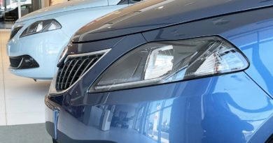 Lancia Ypsilon GPL: fino al 30 Aprile 2023 tua da 189 euro al mese Lancia Ypsilon fari anteriori